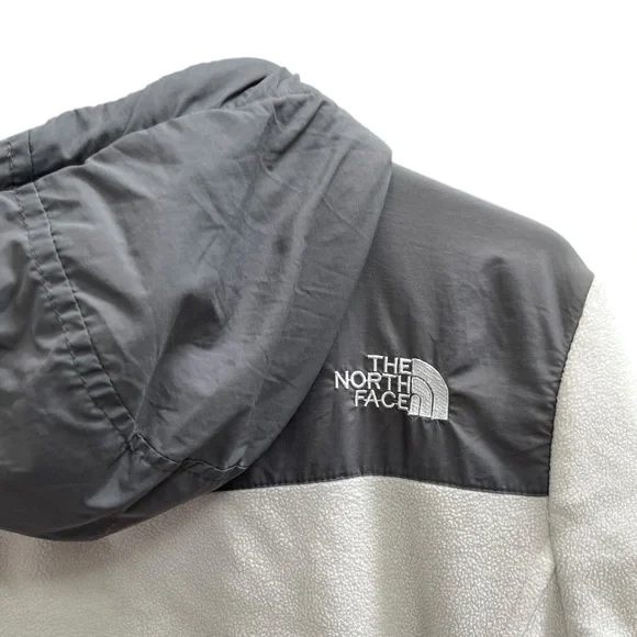 The North Face Gray and White Ski Jacket Size XL. Fits More Like Size Large - Picture 3 of 6